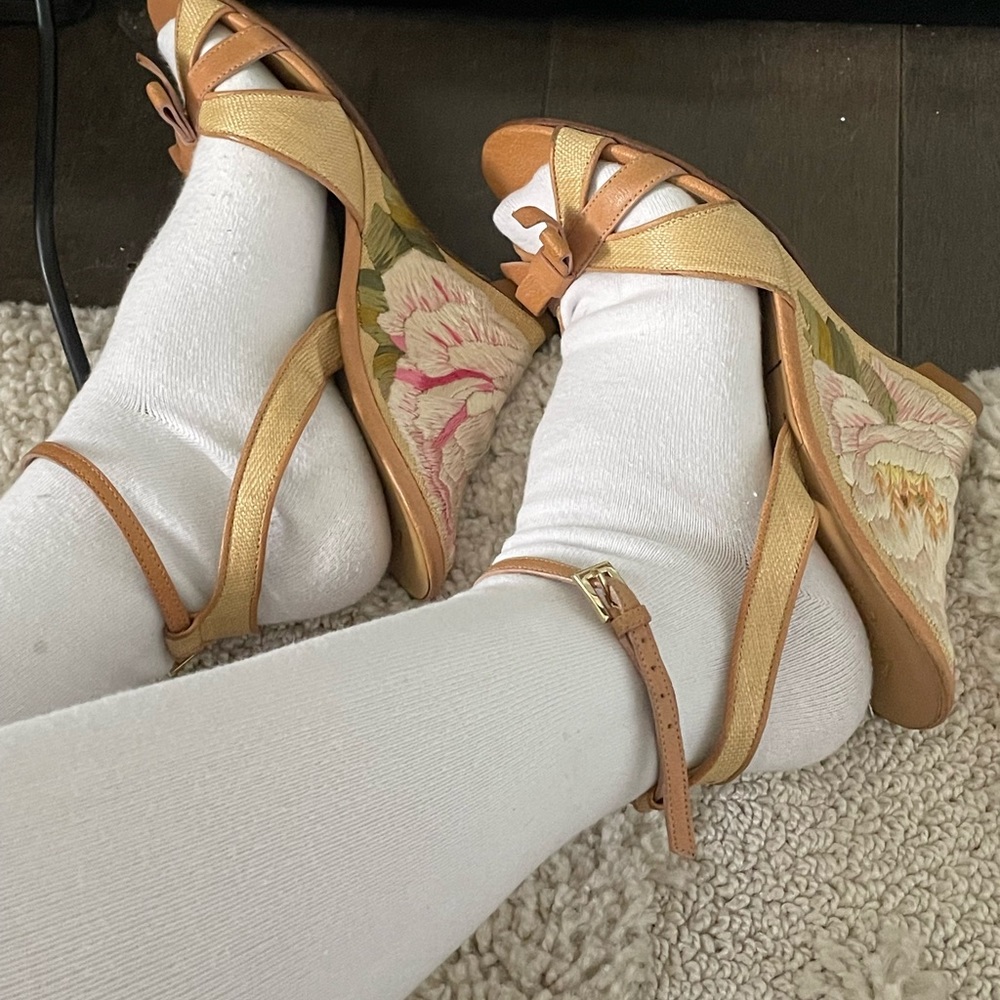 Embroidered rare bow Valentino heels